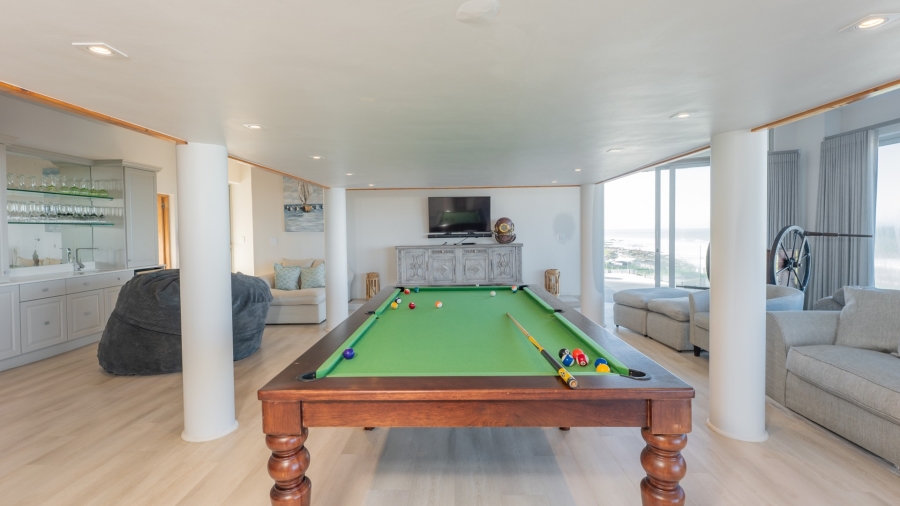 6 Bedroom Property for Sale in Struisbaai Western Cape